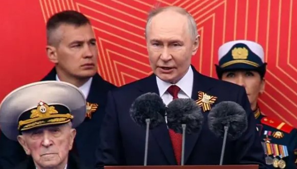 На параді пройшли ті, хто воював проти України, Путін пообіцяв, що перемога буде за ними